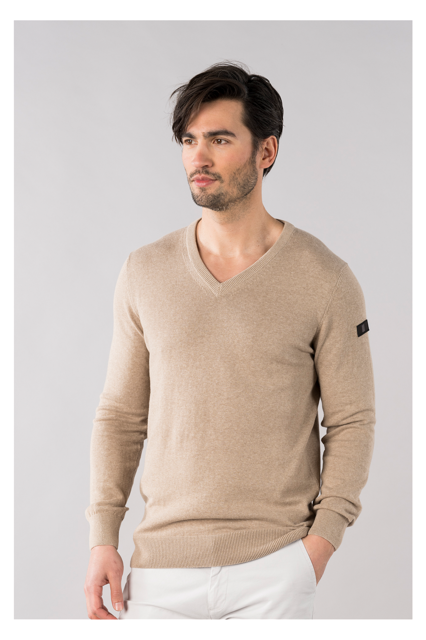 Al V-neck knitted pullover